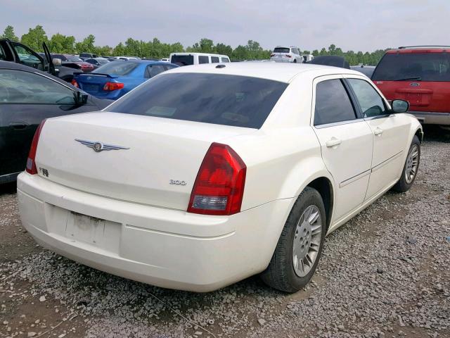 2C3KA43RX7H872090 - 2007 CHRYSLER 300 WHITE photo 4