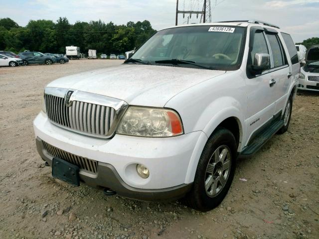 5LMFU28R44LJ19597 - 2004 LINCOLN NAVIGATOR WHITE photo 2