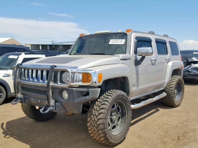 5GTDN136668306311 - 2006 HUMMER H3 SILVER photo 2