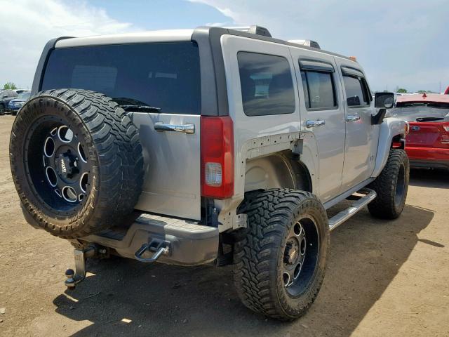 5GTDN136668306311 - 2006 HUMMER H3 SILVER photo 4