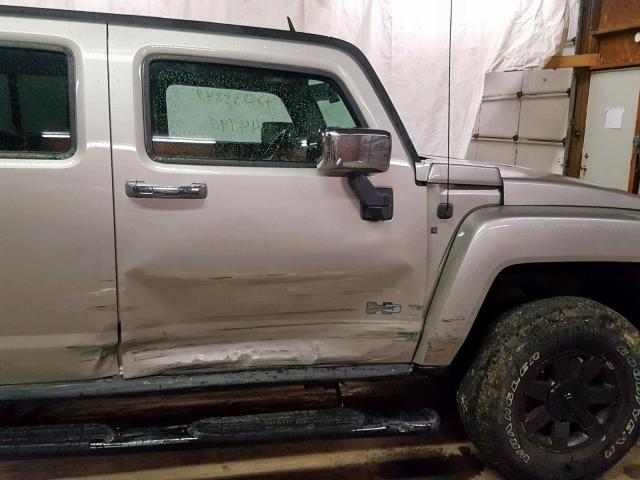 5GTDN13E578164574 - 2007 HUMMER H3 SILVER photo 9