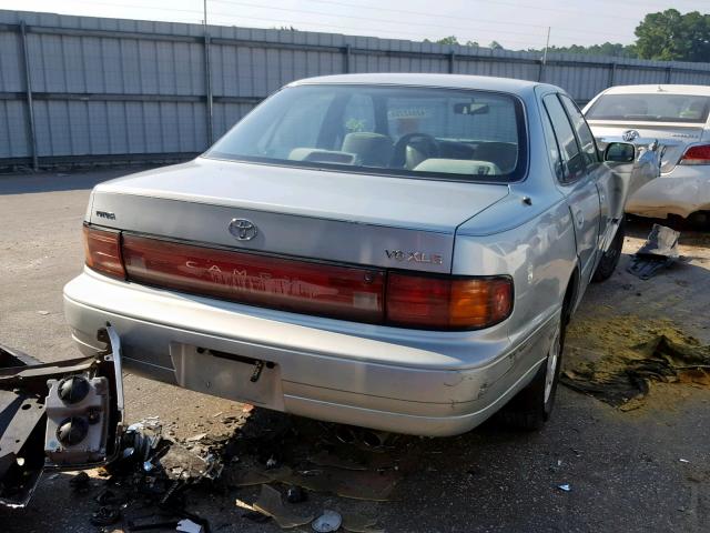 4T1GK13E4RU013082 - 1994 TOYOTA CAMRY XLE SILVER photo 4