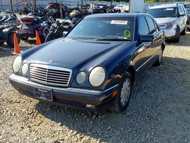 WDBJF55F1VA340979 - 1997 MERCEDES-BENZ E 320 BLUE photo 2