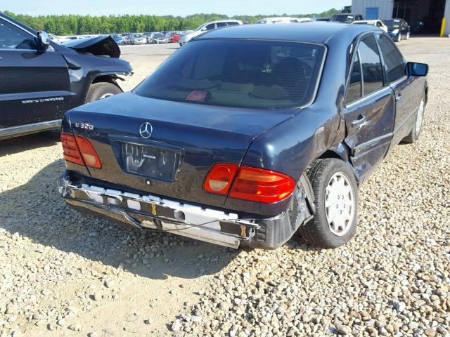 WDBJF55F1VA340979 - 1997 MERCEDES-BENZ E 320 BLUE photo 4