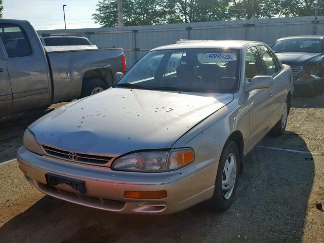 4T1BG12K4TU804822 - 1996 TOYOTA CAMRY DX GOLD photo 2