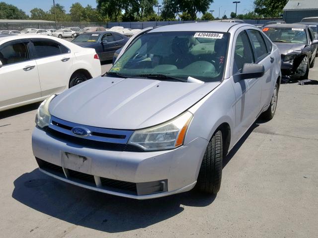 1FAHP34N38W150690 - 2008 FORD FOCUS S/SE SILVER photo 2