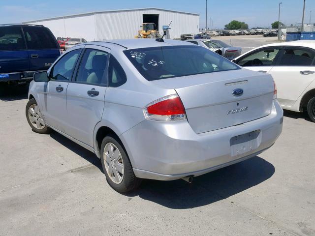 1FAHP34N38W150690 - 2008 FORD FOCUS S/SE SILVER photo 3