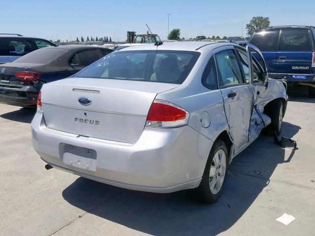 1FAHP34N38W150690 - 2008 FORD FOCUS S/SE SILVER photo 4