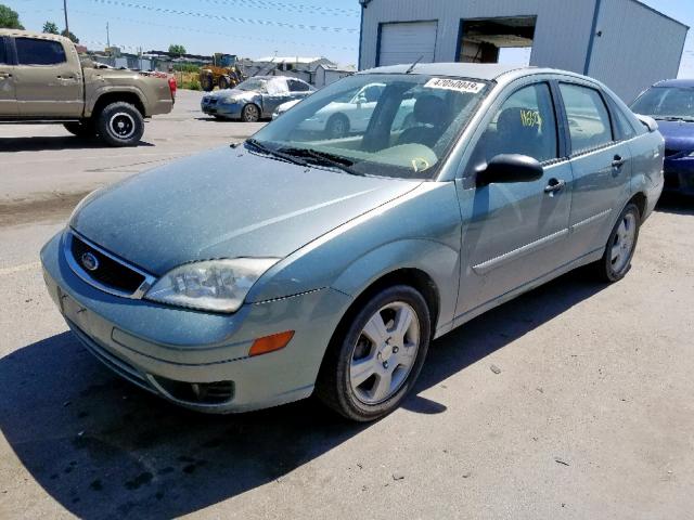 1FAFP34N75W182044 - 2005 FORD FOCUS ZX4 GREEN photo 2