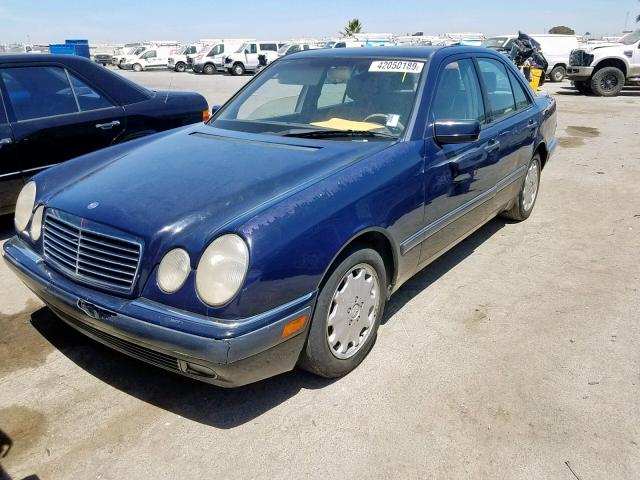 WDBJF55F5TJ008217 - 1996 MERCEDES-BENZ E 320 BLUE photo 2