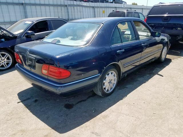 WDBJF55F5TJ008217 - 1996 MERCEDES-BENZ E 320 BLUE photo 4