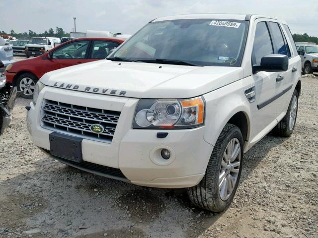 SALFT2BN5AH204343 - 2010 LAND ROVER LR2 HSE TE WHITE photo 2