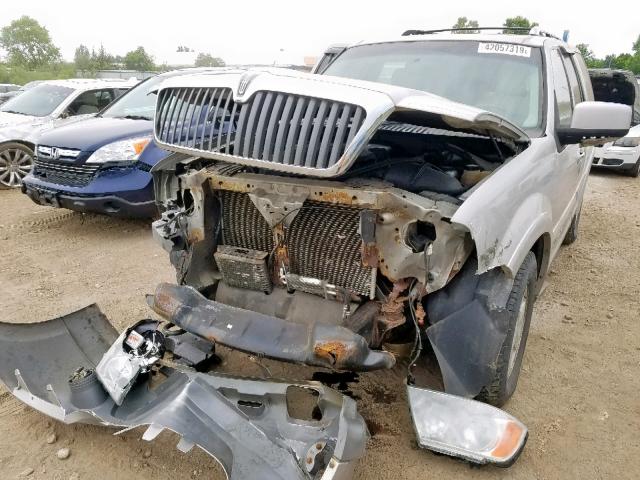 5LMFU28R93LJ00381 - 2003 LINCOLN NAVIGATOR SILVER photo 9