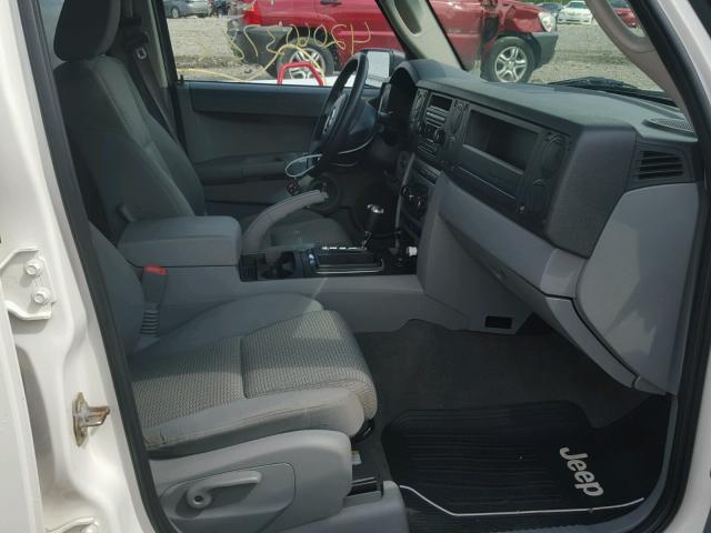 1J8HG48K36C235388 - 2006 JEEP COMMANDER WHITE photo 5