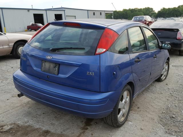 3FAFP37383R169426 - 2003 FORD FOCUS ZX5 BLUE photo 4