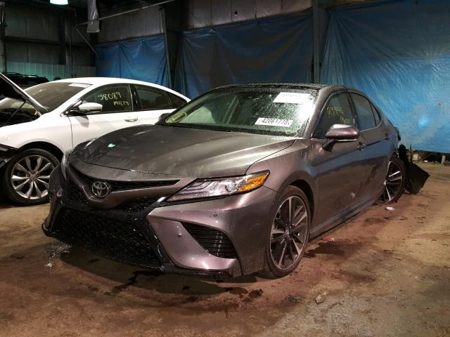 4T1B61HK9JU511683 - 2018 TOYOTA CAMRY XSE GRAY photo 2