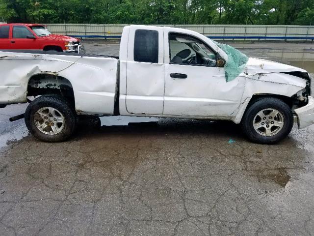 1D7HE42K16S713972 - 2006 DODGE DAKOTA SLT WHITE photo 9