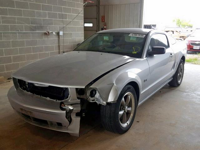 1ZVFT82H755222884 - 2005 FORD MUSTANG GT SILVER photo 2