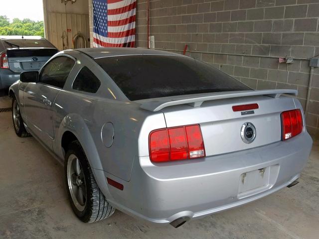 1ZVFT82H755222884 - 2005 FORD MUSTANG GT SILVER photo 3