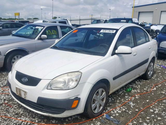 KNADE123266170640 - 2006 KIA RIO WHITE photo 2