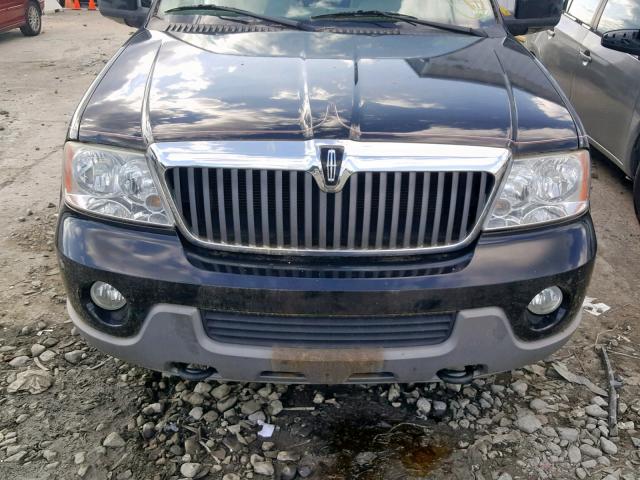 5LMFU28R34LJ29778 - 2004 LINCOLN NAVIGATOR შავი ფოტო 9