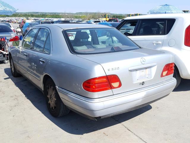 WDBJF55F7VA398899 - 1997 MERCEDES-BENZ E 320 SILVER photo 3