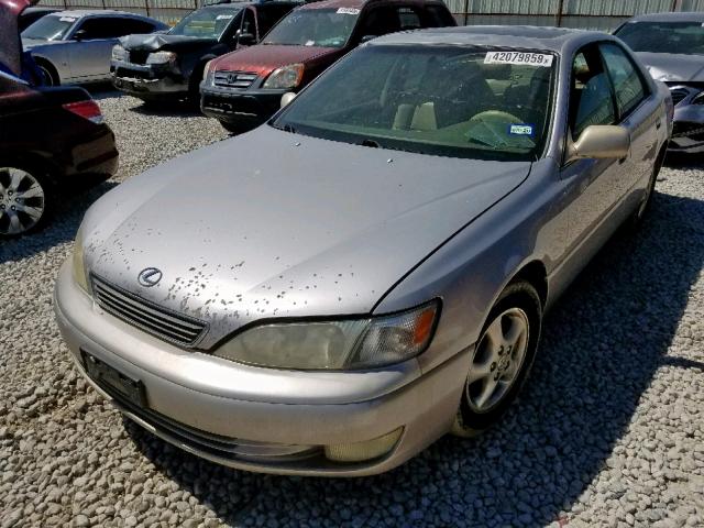 JT8BF28G2W5013699 - 1998 LEXUS ES 300 SILVER photo 2