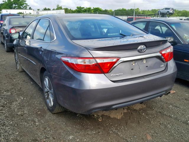 4T1BF1FK2HU665147 - 2017 TOYOTA CAMRY LE GRAY photo 3