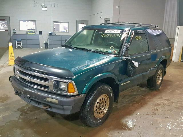 1GNCT18W7VK148667 - 1997 CHEVROLET BLAZER GREEN photo 2