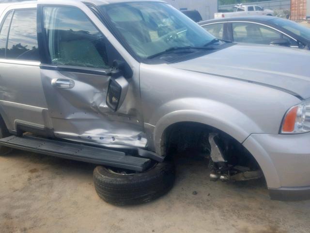 5LMFU27R44LJ38183 - 2004 LINCOLN NAVIGATOR ვერცხლისფერი ფოტო 9