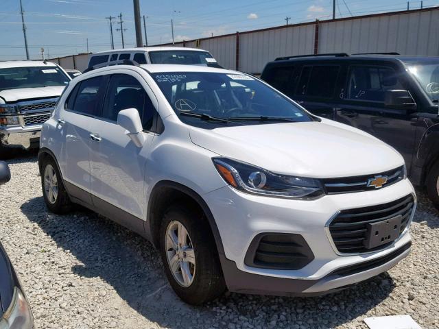 KL7CJLSB1JB572384 - 2018 CHEVROLET TRAX 1LT WHITE photo 1