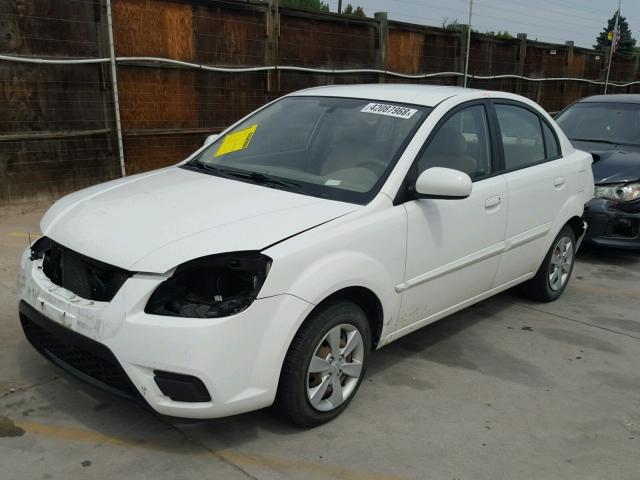 KNADH4A37B6749756 - 2011 KIA RIO BASE WHITE photo 2