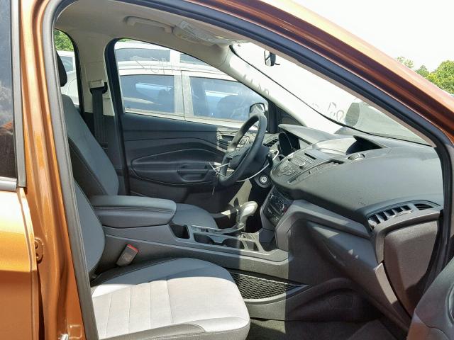 1FMCU0F73HUA08549 - 2017 FORD ESCAPE S BROWN photo 5