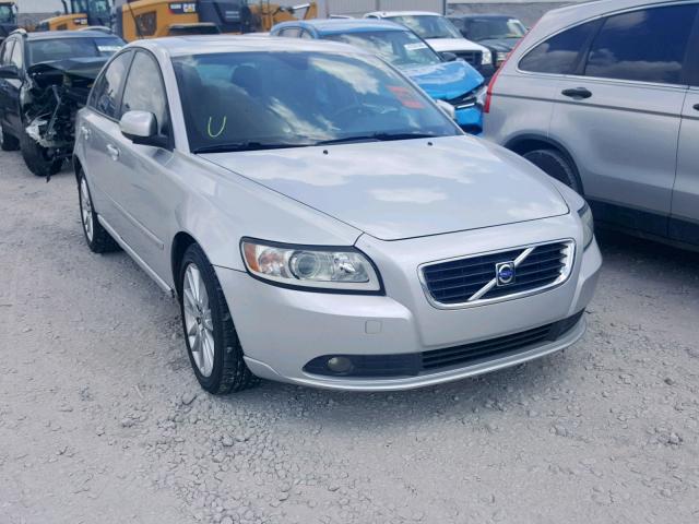 YV1382MS5A2489749 - 2010 VOLVO S40 2.4I SILVER photo 1