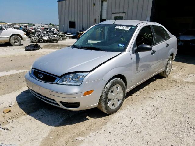 1FAHP34N47W217540 - 2007 FORD FOCUS ZX4 SILVER photo 2