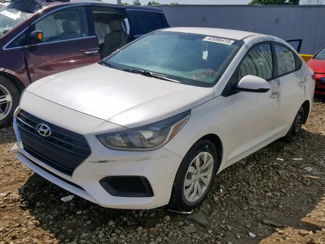 3KPC24A3XJE023284 - 2018 HYUNDAI ACCENT SE WHITE photo 2