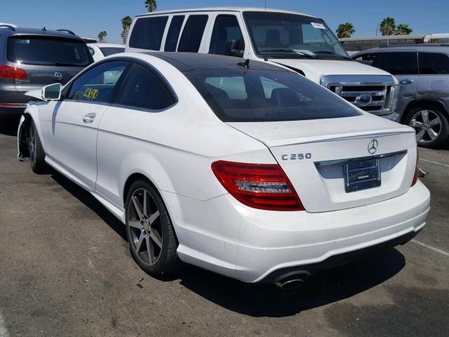 WDDGJ4HB8FG351852 - 2015 MERCEDES-BENZ C 250 WHITE photo 3