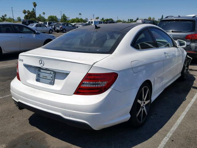 WDDGJ4HB8FG351852 - 2015 MERCEDES-BENZ C 250 WHITE photo 4