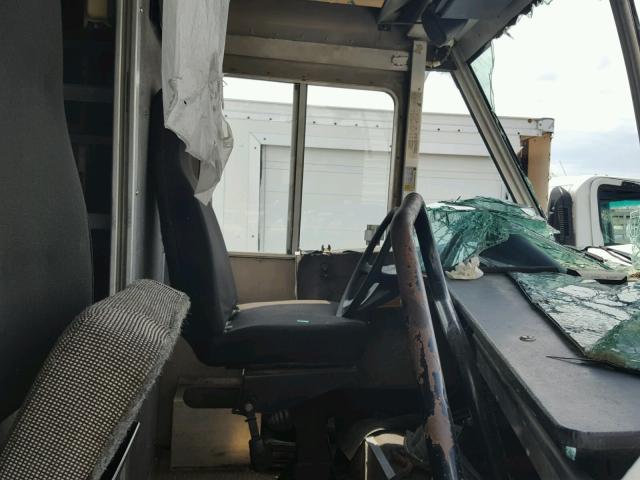 4UZAANDU29CAM6192 - 2009 FREIGHTLINER CHASSIS M WHITE photo 5