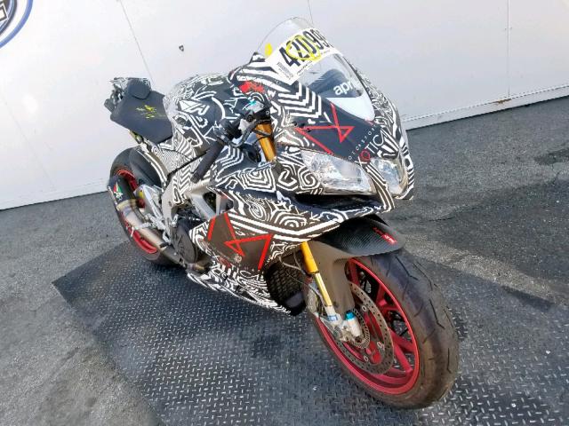 ZD4RKUB03GS000213 - 2016 APRILIA RSV4 RF TWO TONE photo 1