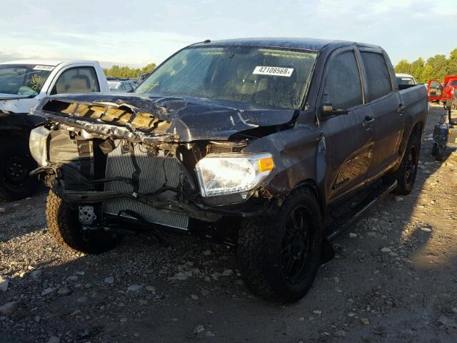 5TFEM5F18HX115715 - 2017 TOYOTA TUNDRA CRE GRAY photo 2