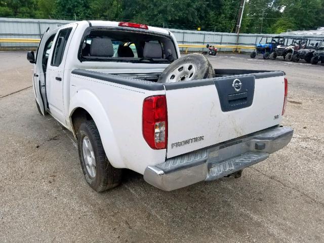 1N6AD07U56C454055 - 2006 NISSAN FRONTIER C WHITE photo 3