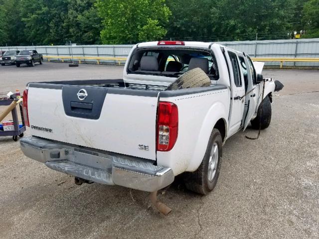 1N6AD07U56C454055 - 2006 NISSAN FRONTIER C WHITE photo 4