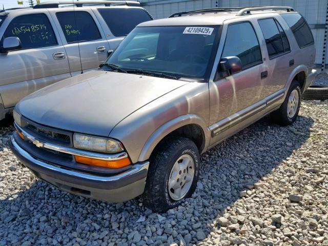 1GNDT13W7Y2210164 - 2000 CHEVROLET BLAZER SILVER photo 2