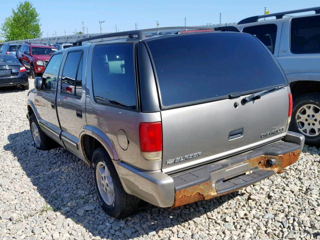 1GNDT13W7Y2210164 - 2000 CHEVROLET BLAZER SILVER photo 3