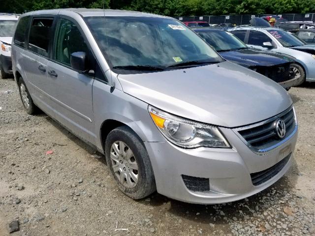 2V4RW4DG6BR789645 - 2011 VOLKSWAGEN ROUTAN S SILVER photo 1