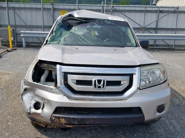 5FNYF4H26AB015510 - 2010 HONDA PILOT LX SILVER photo 9