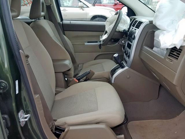 1J8FF47W38D648939 - 2008 JEEP COMPASS SP მწვანე ფოტო 5