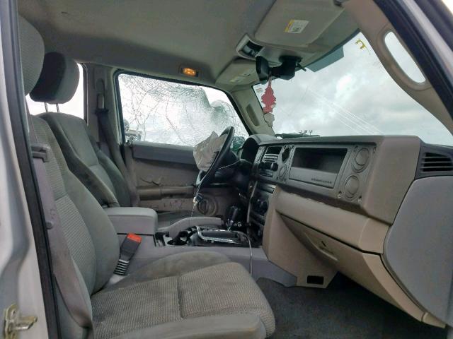 1J8HG48K76C131518 - 2006 JEEP COMMANDER SILVER photo 5