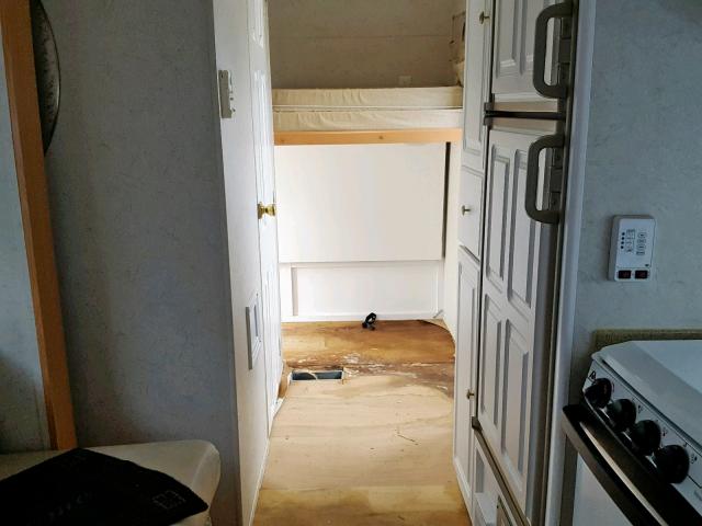 4DYT2502025900793 - 2002 KEYSTONE OUTBACK CREAM photo 5